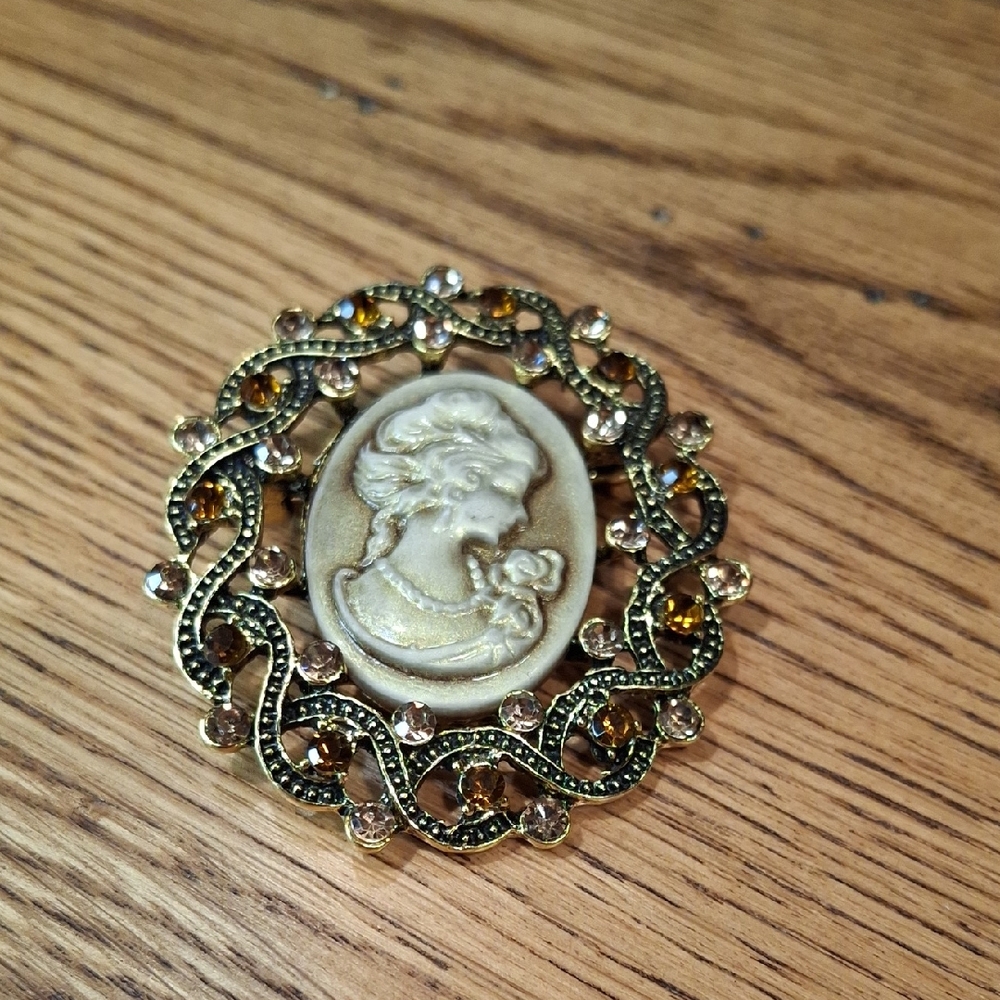 Gold Cameo Brooch